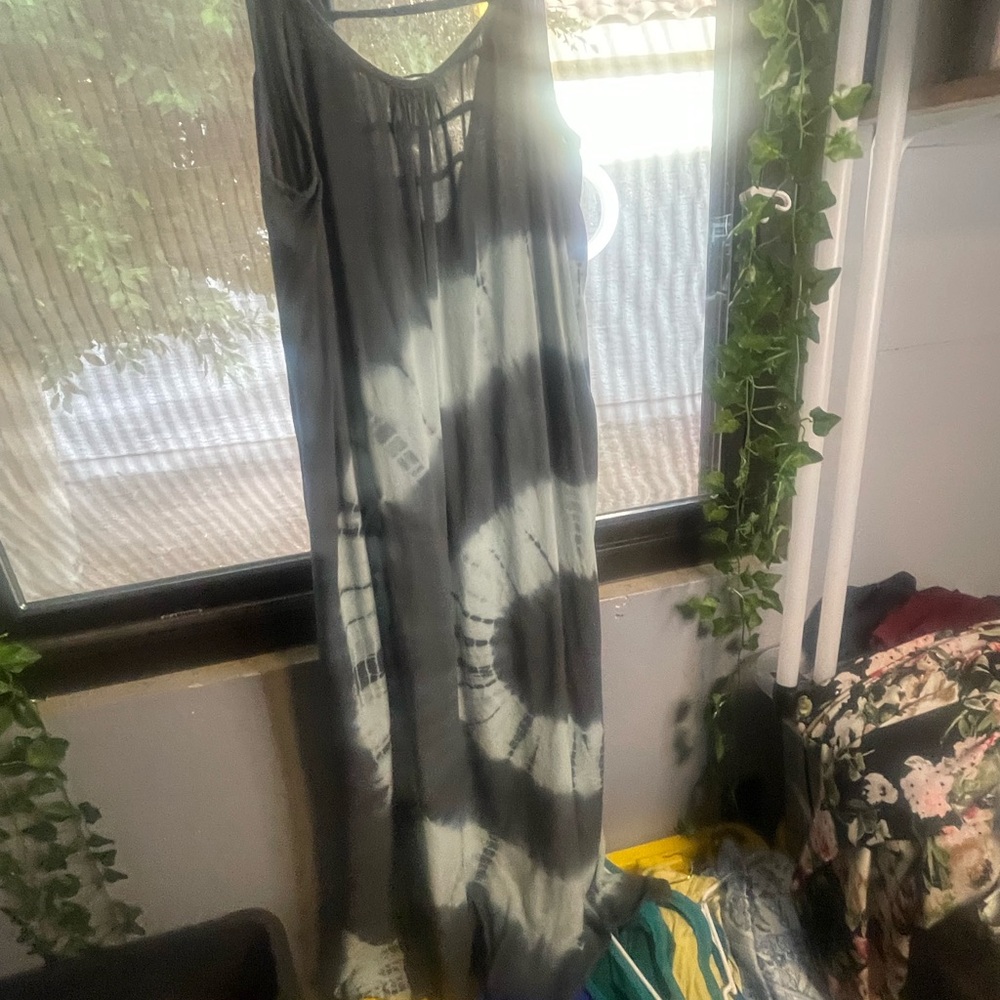 Elegant Tie-Dye Maxi Dress